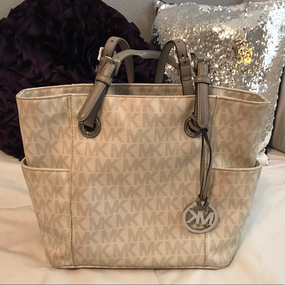 White Michael Kors Jet set purse
